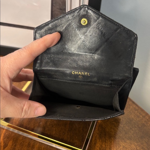 CHANEL DOUBLE SNAP CC Black Quilted lambskin wallet - Picture 8 of 16